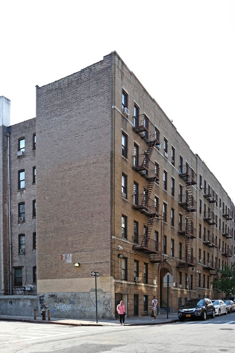 72-74 Ellwood St in New York, NY - Foto de edificio