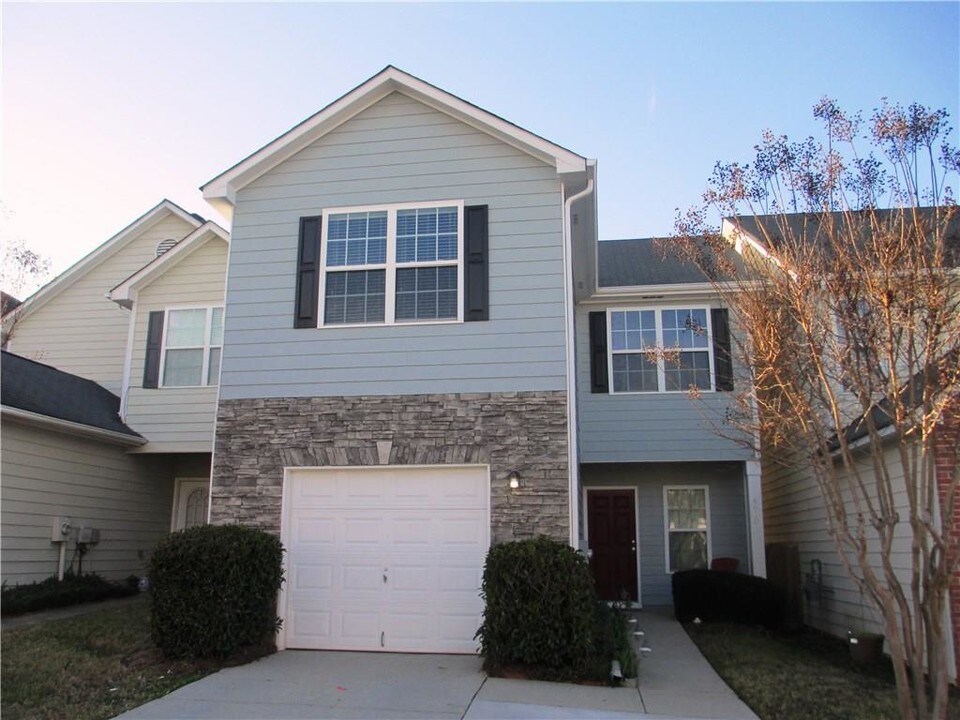 4610 Blue Iris Way in Oakwood, GA - Building Photo