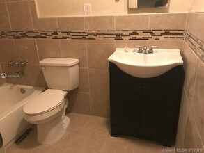 21301 NW 37th Ave-Unit -4 in Miami Gardens, FL - Building Photo - Building Photo