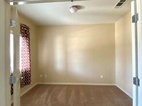 6182 E Fountain Way in Fresno, CA - Building Photo - Building Photo