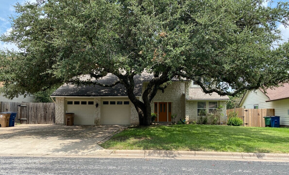 9012 Frostwood Trail in Austin, TX - Foto de edificio