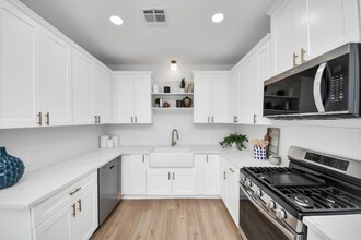 300 Narcissus Rd in Clear Lake Shores, TX - Building Photo - Building Photo