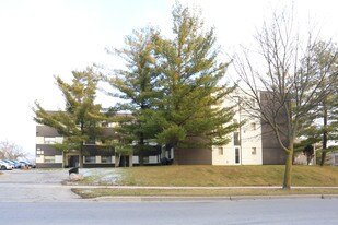 20 Country Hill Dr in Kitchener, ON - Building Photo