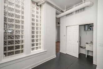 1126 Walnut St, Unit 2B in Cincinnati, OH - Foto de edificio - Building Photo