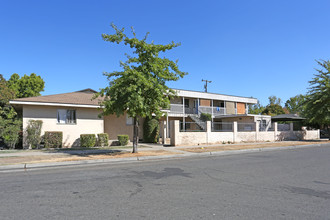 501 E Barstow Ave in Fresno, CA - Building Photo - Building Photo