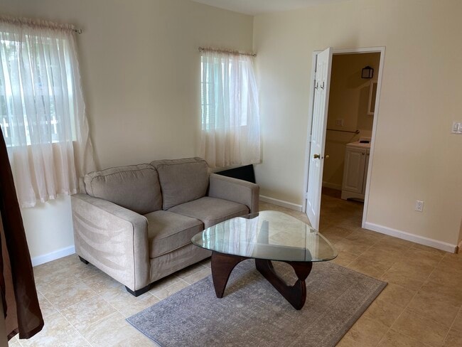 6451 Bothwell Rd in Reseda, CA - Building Photo - Building Photo