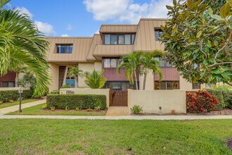 1800 SE St Lucie Blvd in Stuart, FL - Building Photo - Building Photo