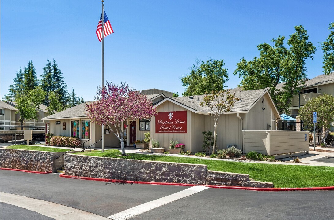 Bordeaux House Apartments in Atascadero, CA - Building Photo