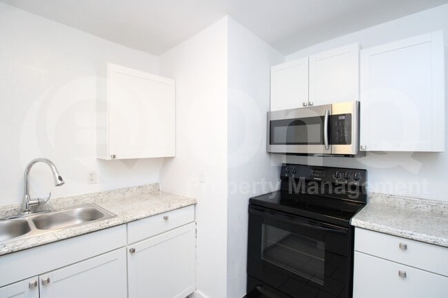 property at 1103 W Sherman St