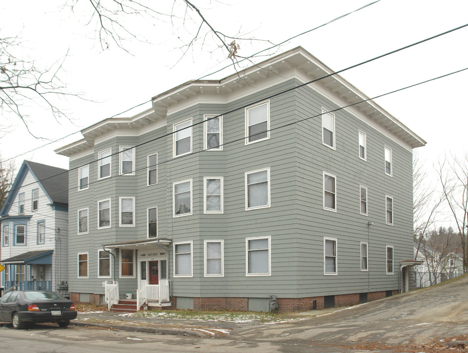 172 Summer St in Auburn, ME - Foto de edificio