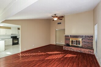 1913 Sandra Ln in Grand Prairie, TX - Building Photo - Building Photo