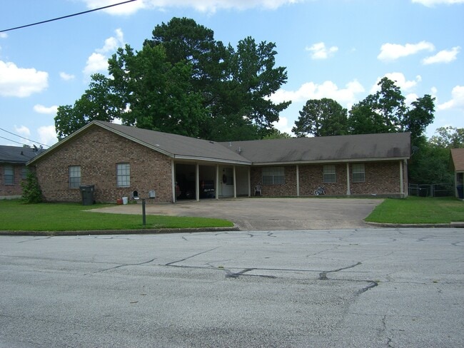 property at 114 Gatewood Ln
