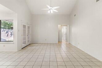 9811 Mill Shadow Dr in Houston, TX - Building Photo - Building Photo