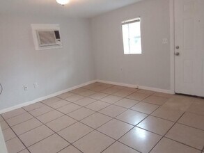 279 NE Ark Pl in Lake City, FL - Building Photo - Building Photo