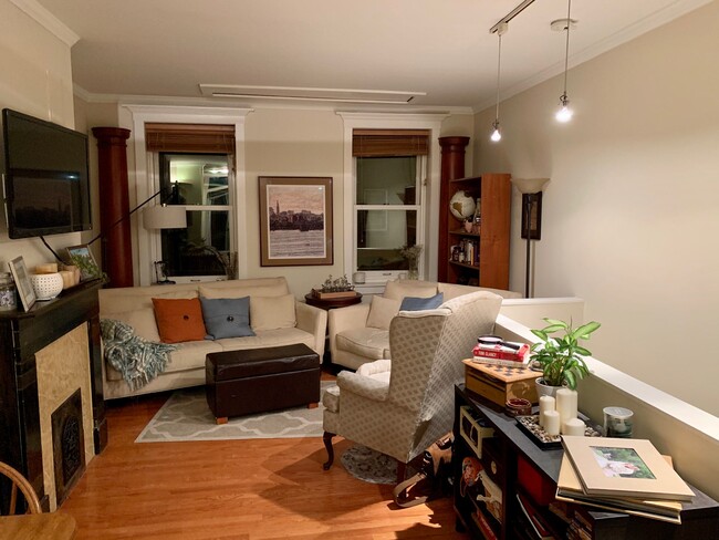 1039 N 4th St, Unit B in Philadelphia, PA - Foto de edificio - Building Photo