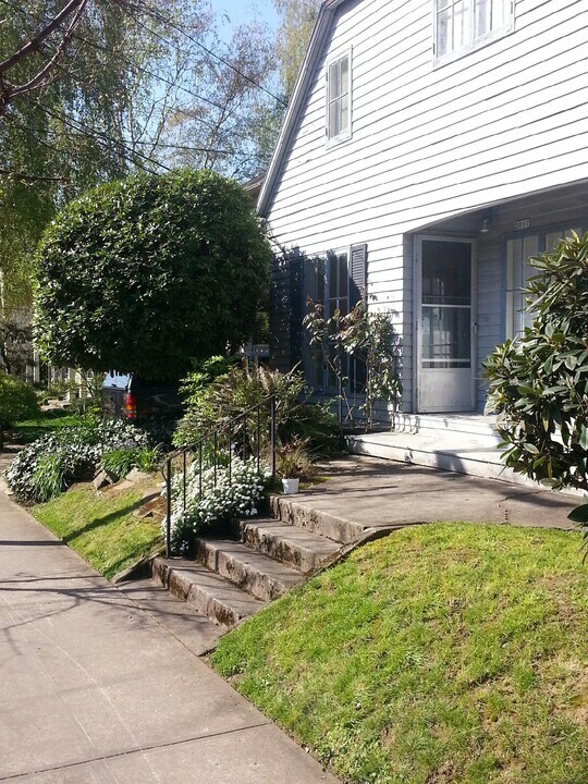 2017 NE 12th Ave in Portland, OR - Building Photo