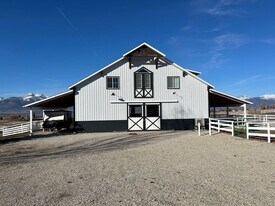 1183 Hard Rock Rd in Corvallis, MT - Building Photo