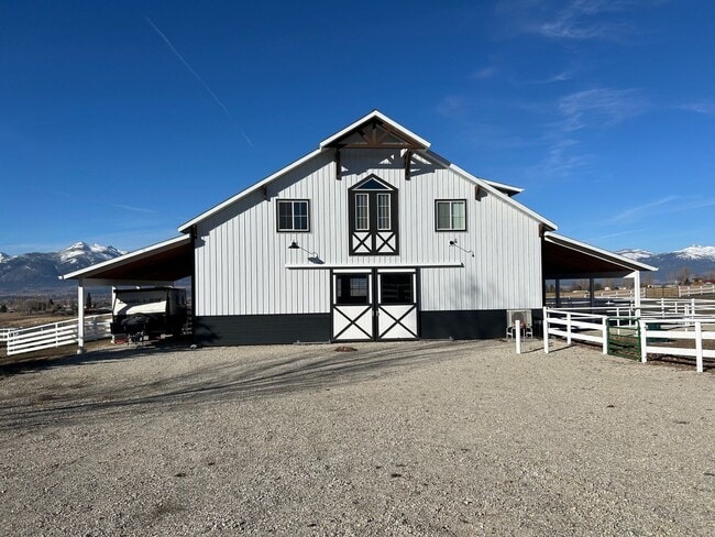 property at 1183 Hard Rock Rd