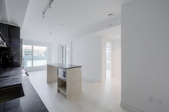 31-331 Tippett Rd in Toronto, ON - Building Photo - Building Photo