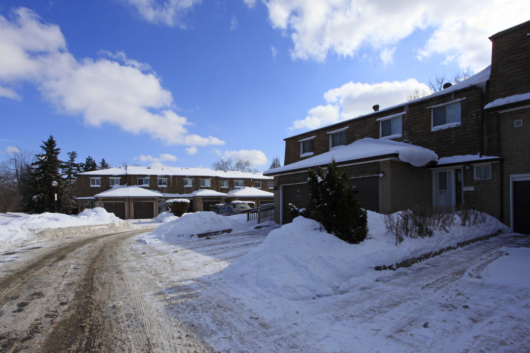 94 Timberbank Blvd in Toronto, ON - Building Photo