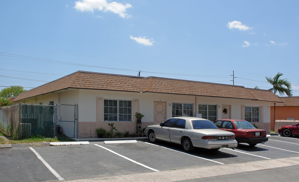 3950 NW 31st Ter in Lauderdale Lakes, FL - Building Photo