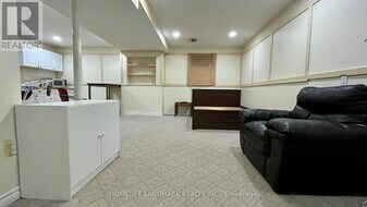 29 W Borough St in Markham, ON - Building Photo