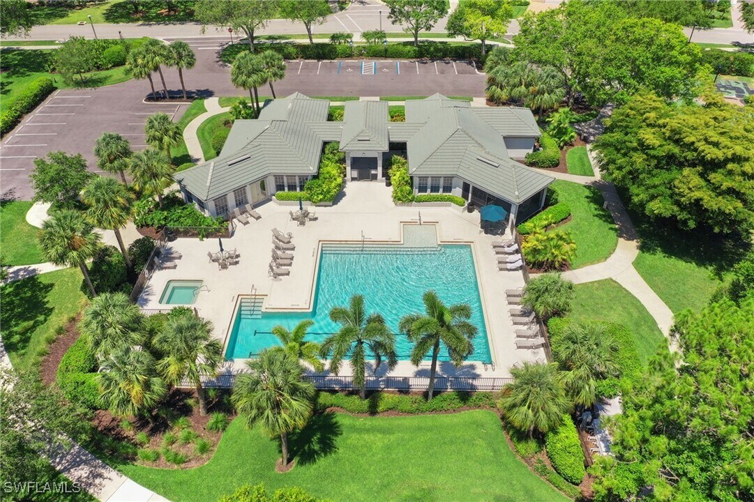 6647 Mangrove Way in Naples, FL - Building Photo