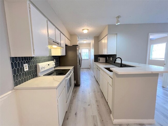 9900 Hundred Oaks Cir in Austin, TX - Building Photo - Building Photo