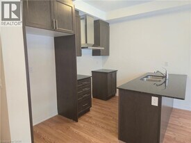 474 Provident Wy in Hamilton, ON - Building Photo