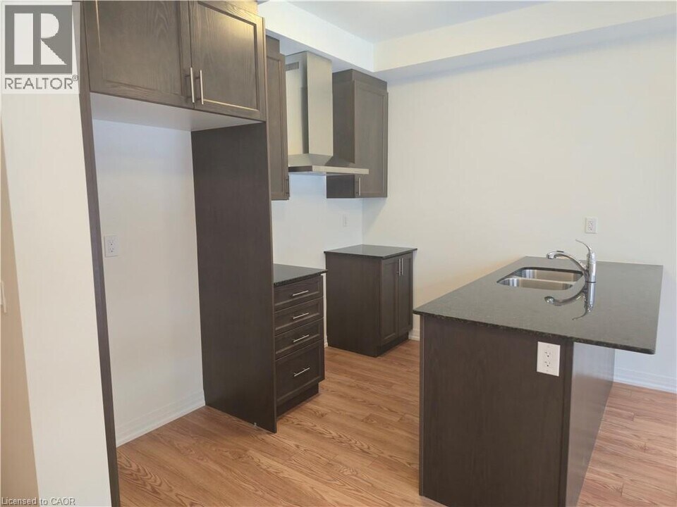 474 Provident Wy in Hamilton, ON - Building Photo