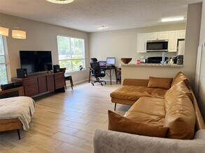 2565 Grassy Point Dr in Lake Mary, FL - Building Photo - Building Photo