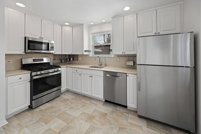 41 Hackberry Ln in Glenview, IL - Building Photo - Building Photo