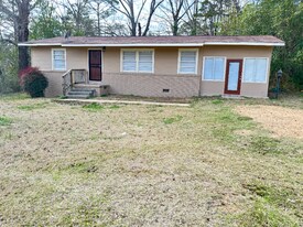 3679 Southland Dr in Jackson, MS - Building Photo