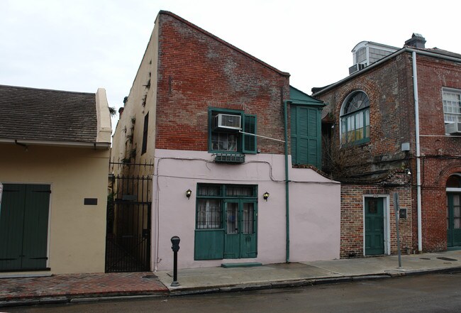 609 Dumaine St in New Orleans, LA - Foto de edificio - Building Photo