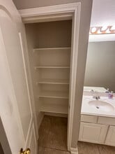 521 Small Cedar Dr, Unit Room 2 in League City, TX - Foto de edificio - Building Photo