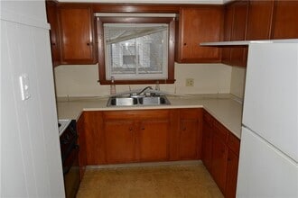 145 Magnolia St in Cranston, RI - Building Photo - Building Photo