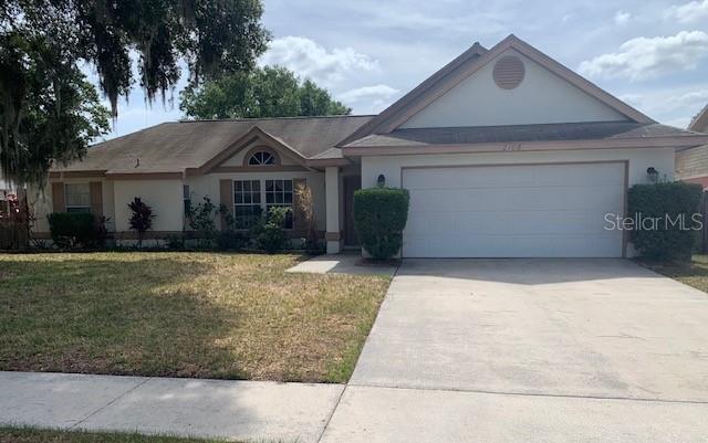 2106 Darlington Oak Dr in Seffner, FL - Building Photo