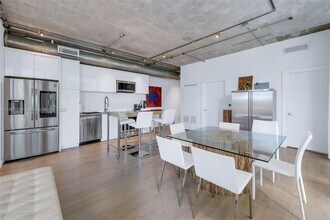 1700 Meridian Ave in Miami Beach, FL - Building Photo - Building Photo