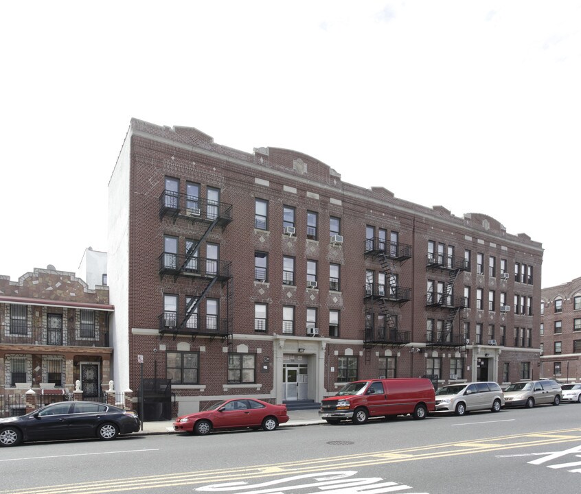 676 Howard Ave in Brooklyn, NY - Building Photo