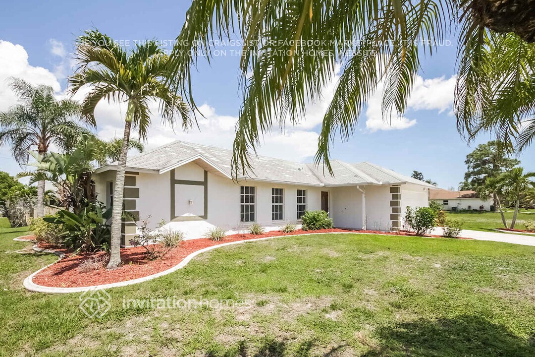 2135 SW 4th Ave in Cape Coral, FL - Building Photo