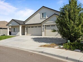 7002 W 28th Ave in Kennewick, WA - Building Photo - Building Photo