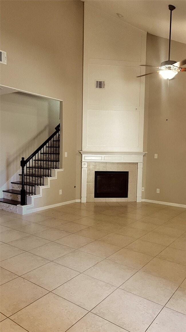 208 Forest Peak Way in Montgomery, TX - Building Photo - Building Photo