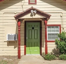 1312 Pine St in Georgetown, TX - Building Photo - Building Photo