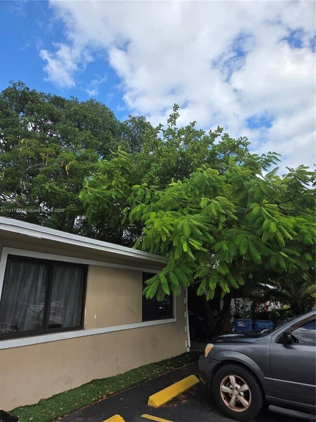 435 NW 41st St in Oakland Park, FL - Building Photo - Building Photo
