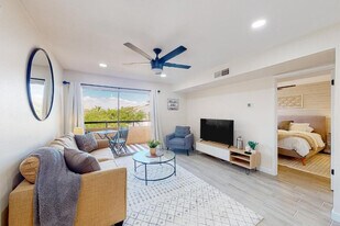 8055 E Thomas Rd in Scottsdale, AZ - Building Photo