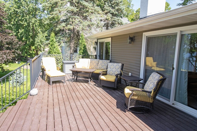 3935 Donnelly Dr NW in Maple Lake, MN - Foto de edificio - Building Photo