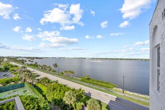 3230 S Ocean Blvd in Palm Beach, FL - Building Photo - Building Photo