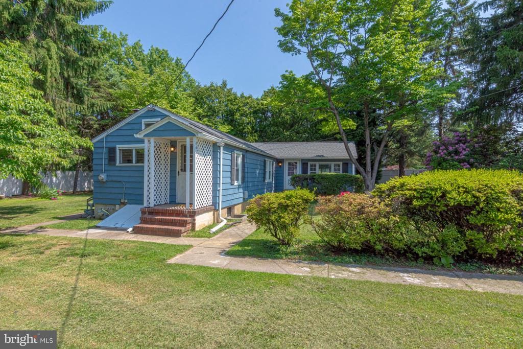 446 Clearview Ave in Trevose, PA - Building Photo