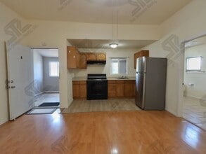 1402 Lusitana St in Honolulu, HI - Building Photo - Building Photo