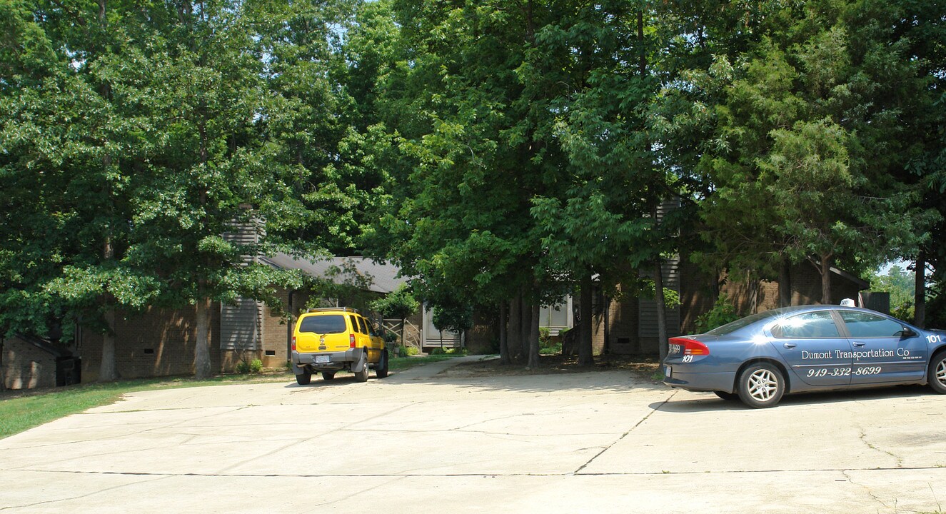 4704 Courtside Pl in Raleigh, NC - Foto de edificio